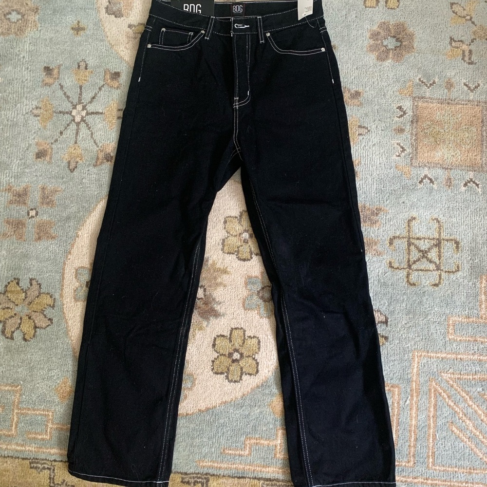 Cute black jeans with black stitching